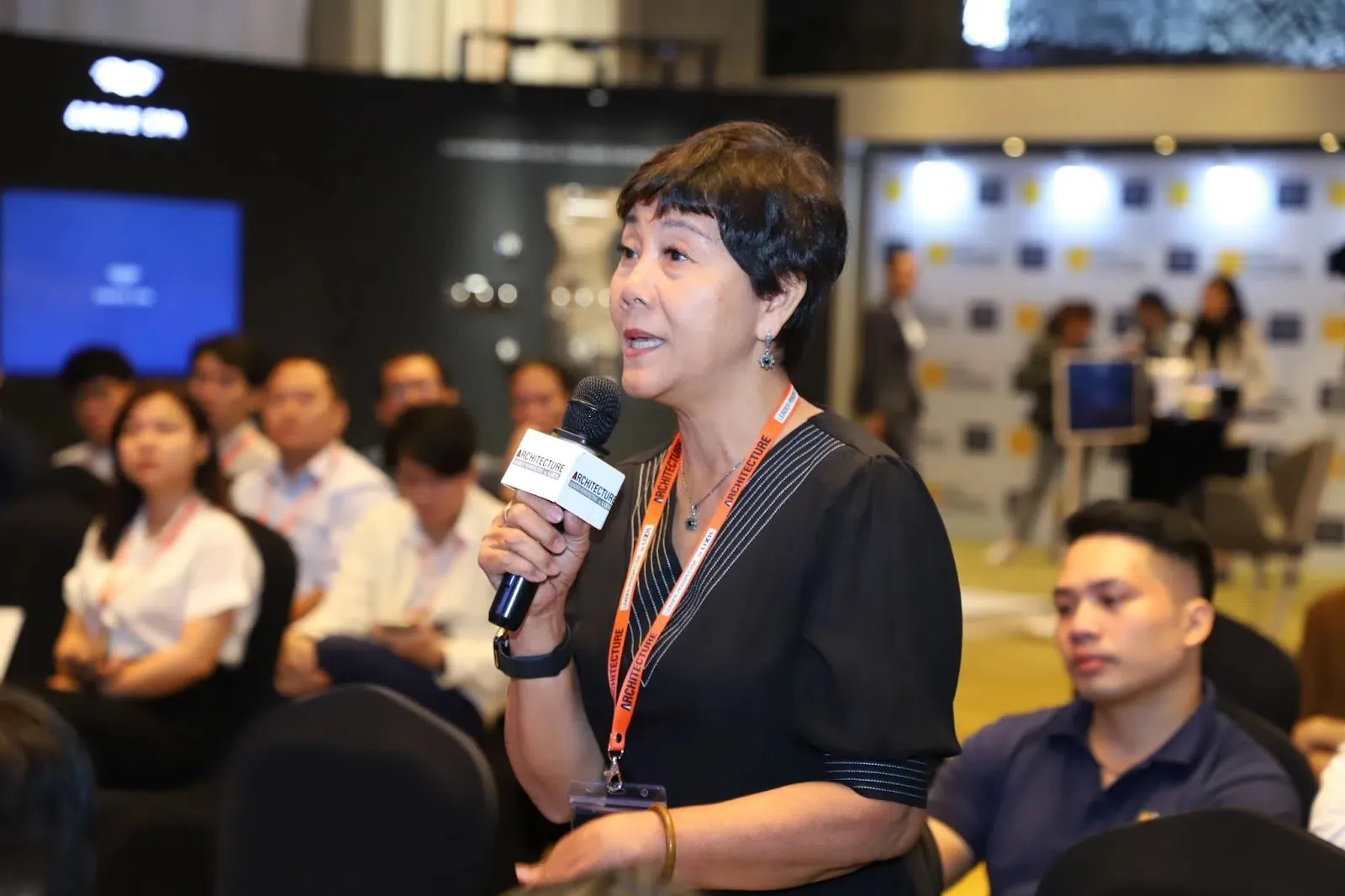 TS. Nguyễn Thị Học phát biểu tại hội thảo