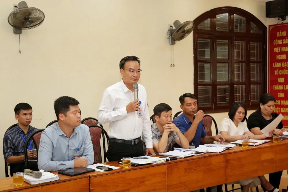 Phó Chủ tịch UBND quận Ngô Quyền (Hải Phòng) - Ông Lê Chưởng trả lời kiến nghị của người dân về giải phóng mặt bằng các dự án đầu tư cải tạo chung cư cũ trên địa bàn phường Đông Quốc Bình