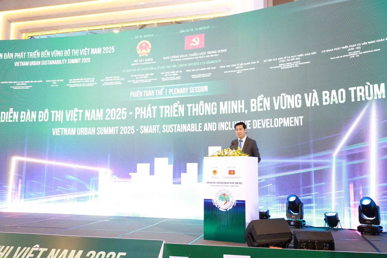 Thứ trưởng Nguyễn Tường Văn nhấn mạnh tầm quan trọng của việc đổi mới tư duy trong quy hoạch và quản lý đô thị hiện đại