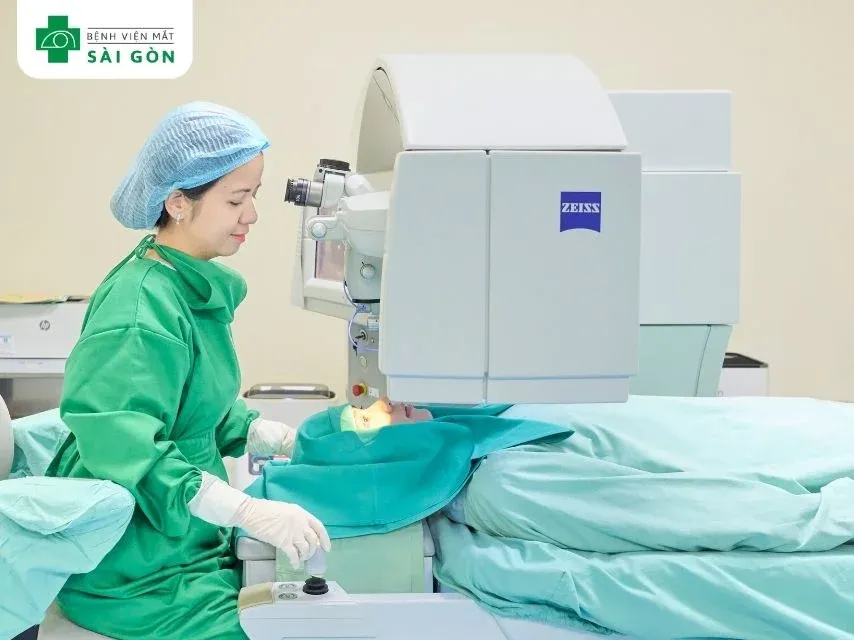 FEMTOLASIK dùng máy VISUMAX 500