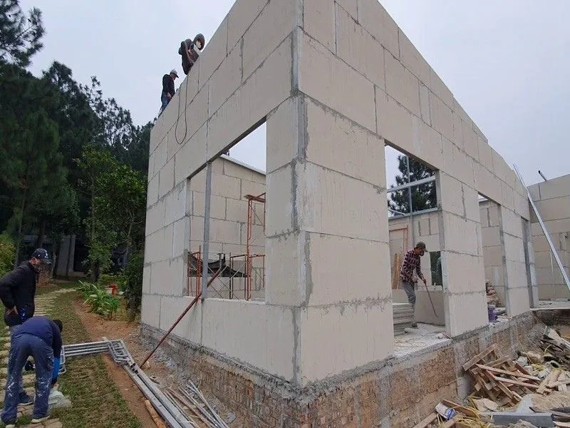 Bảng so sánh chi phí vật liệu xây dựng siêu nhẹ với gạch truyền thống