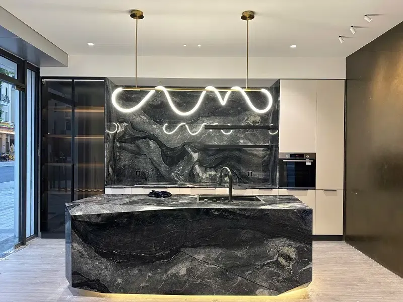 Đá marble tự nhiên Arabescato Black Orobico với vân đen tương phản trên nền trắng