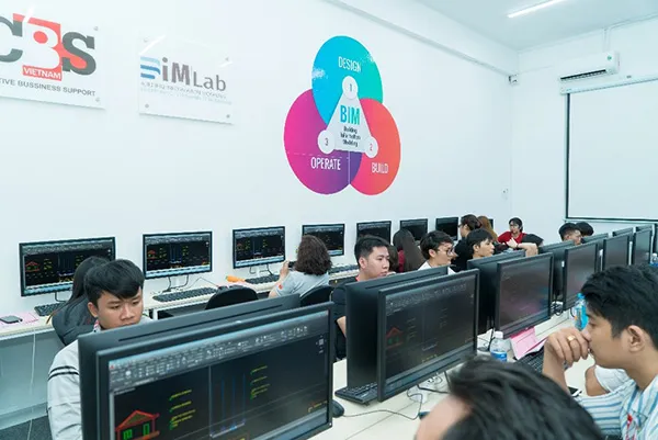 Học viên thực hành thiết kế nội thất trên phần mềm chuyên dụng