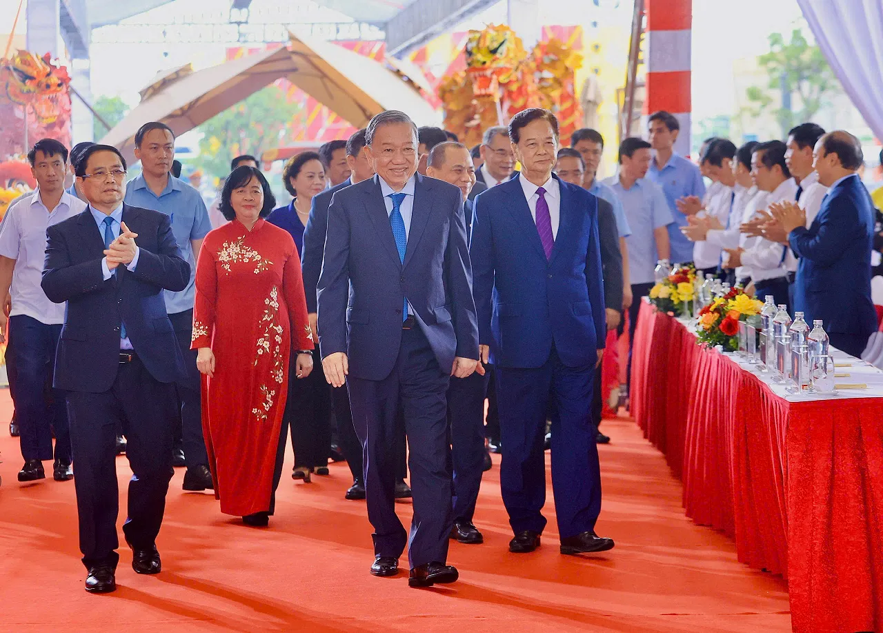Các đồng chí lãnh đạo Đảng và Nhà nước tham dự sự kiện khánh thành công trình trọng điểm