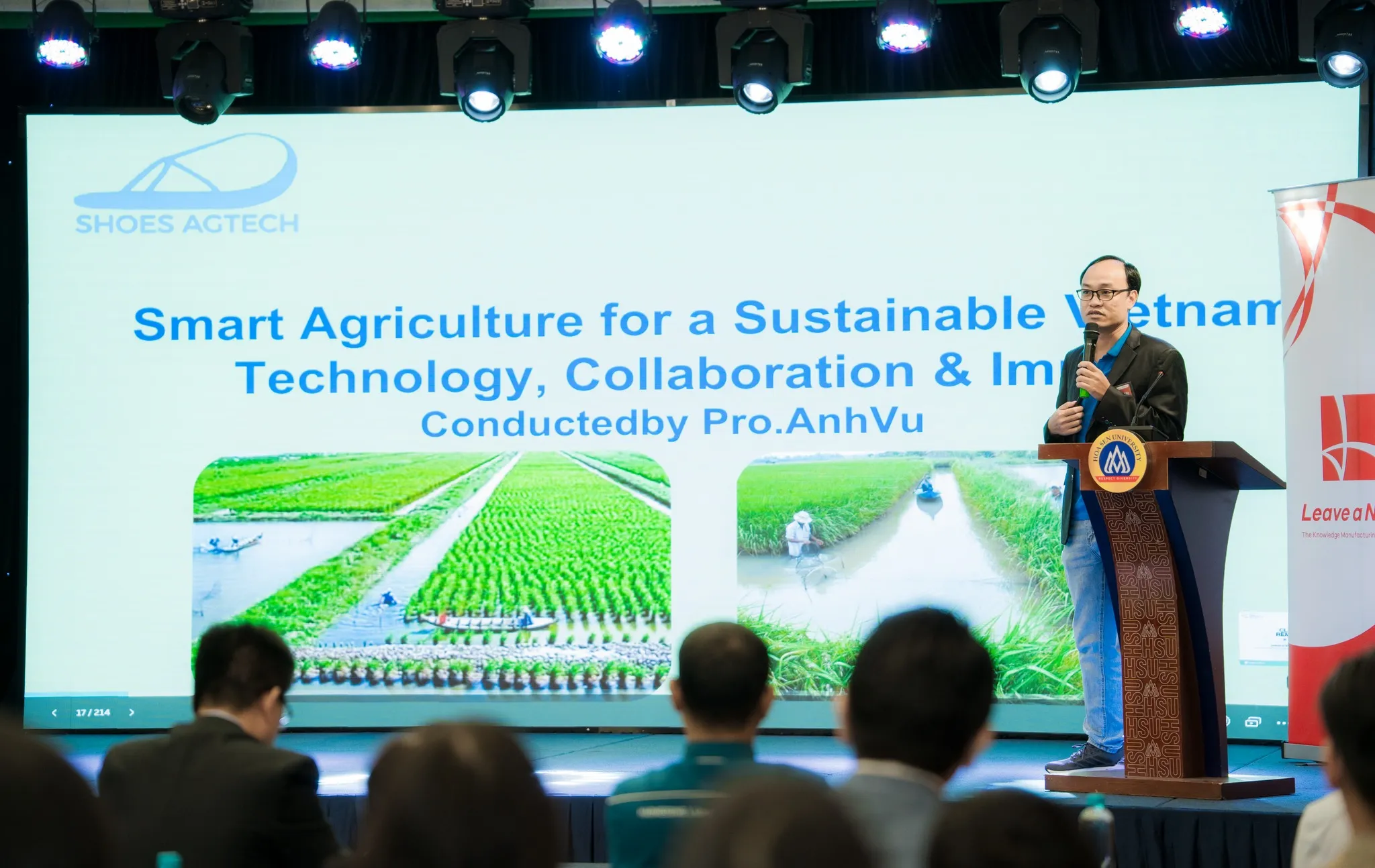 PGS.TS. Vũ Ngọc Ánh trình bày về công nghệ robot trong nông nghiệp