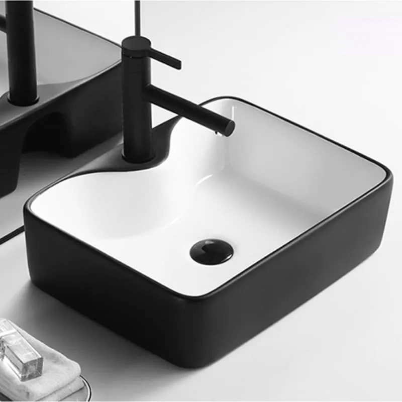 Lavabo vuông tạo điểm nhấn cho không gian