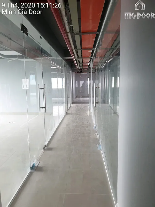 Cửa kính Low-E được lắp đặt cho tòa nhà văn phòng Ngoại Ngữ Thượng Đình, Quận 3