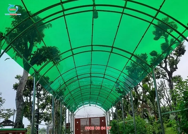 Mái che vườn sinh thái sử dụng tấm polycarbonate màu xanh lá