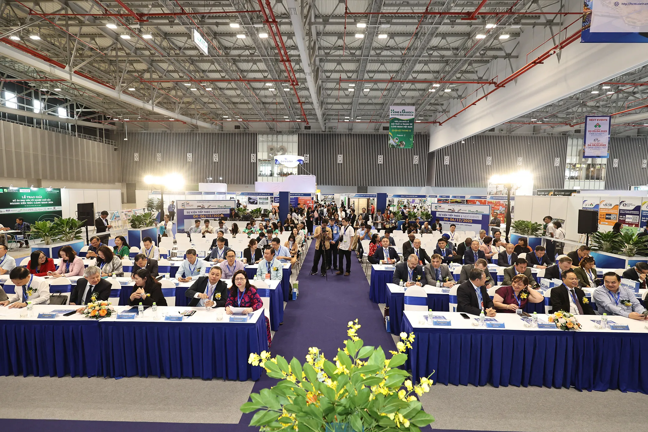 Các chuyên gia và đối tác trao đổi về giải pháp cung ứng vật liệu cảnh quan tại sự kiện