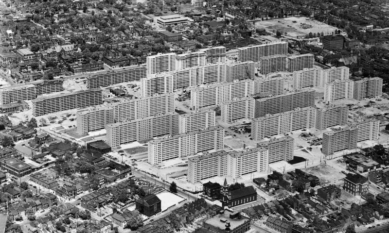 Tòa nhà Pruitt-Igoe bị phá hủy do những sai lầm trong quy hoạch và quản lý xã hội