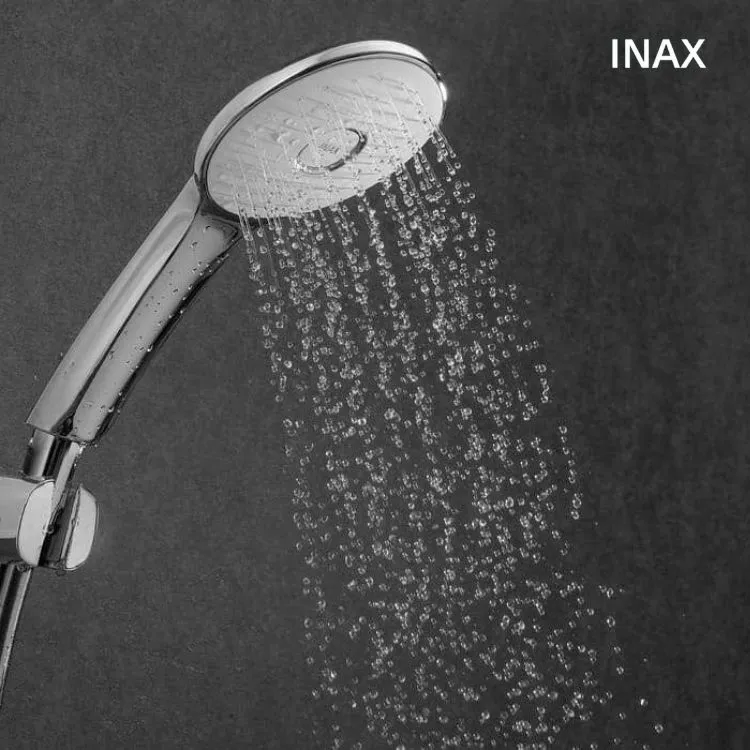 Mẫu sen tắm Inax nóng lạnh thiết kế hiện đại với bề mặt mạ sáng bóng