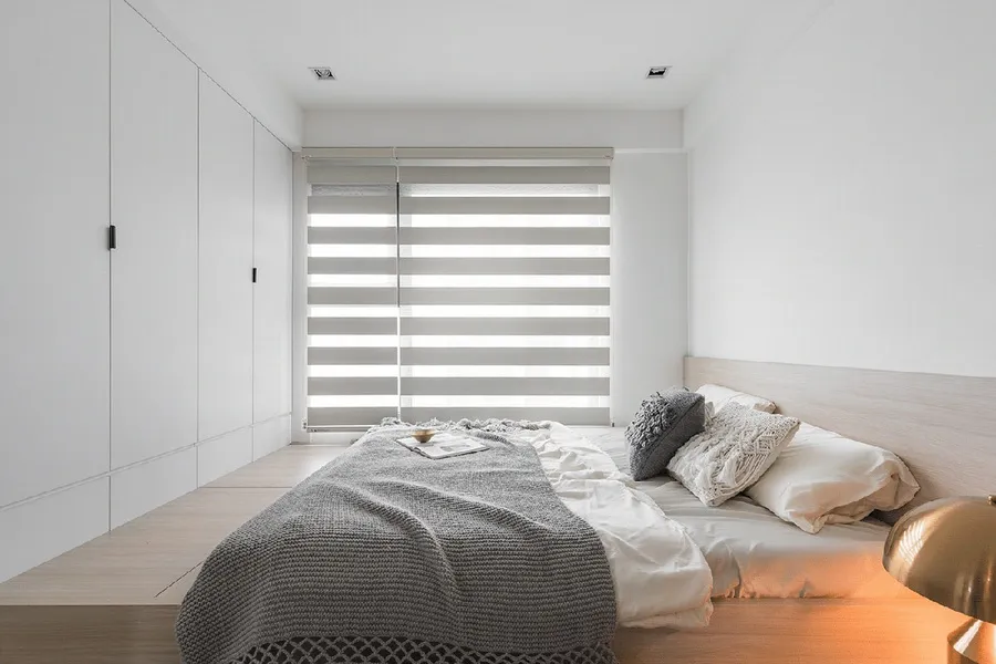 Thiết kế nội thất phòng ngủ 10m2 mang phong cách hiện đại với tông màu trắng gỗ tinh tế