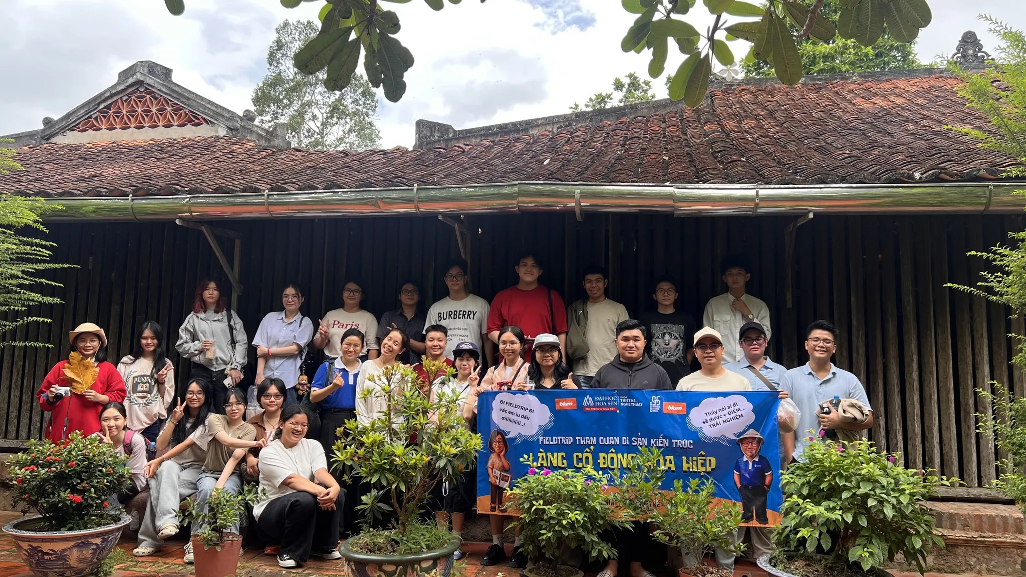 Sinh viên tham quan công trình thực tế